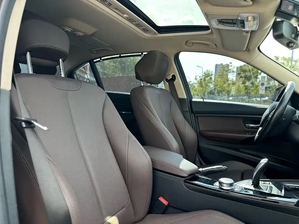 BMW 3 Series 2019 — фото 17