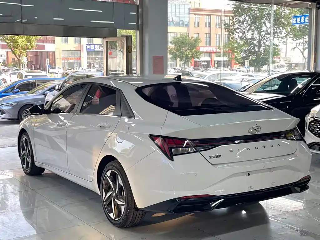 Hyundai Elantra 2021