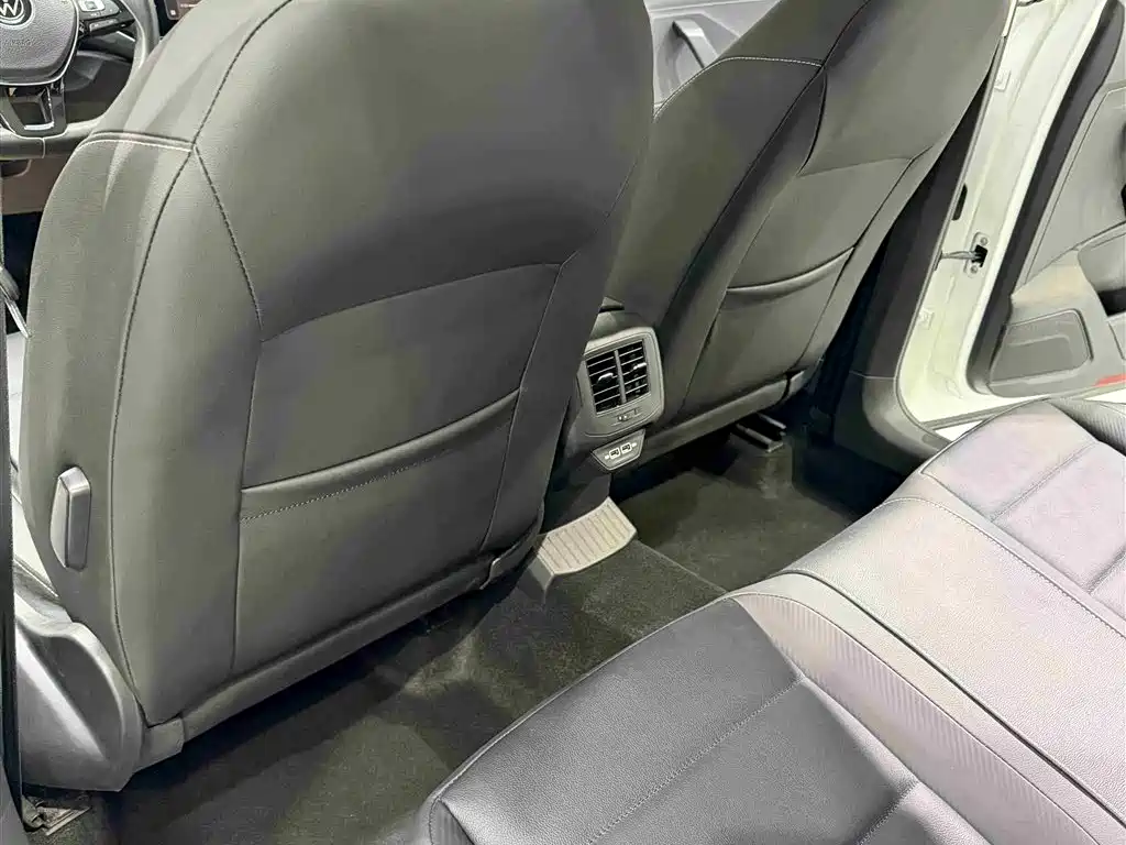 Volkswagen T-Roc 2022 — фото 10