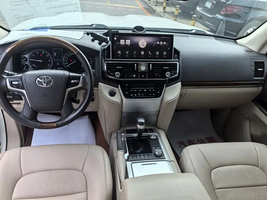 Toyota Land Cruiser 2018 — фото 8