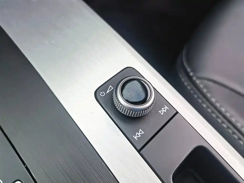 Audi Q5L 2021 — фото 23