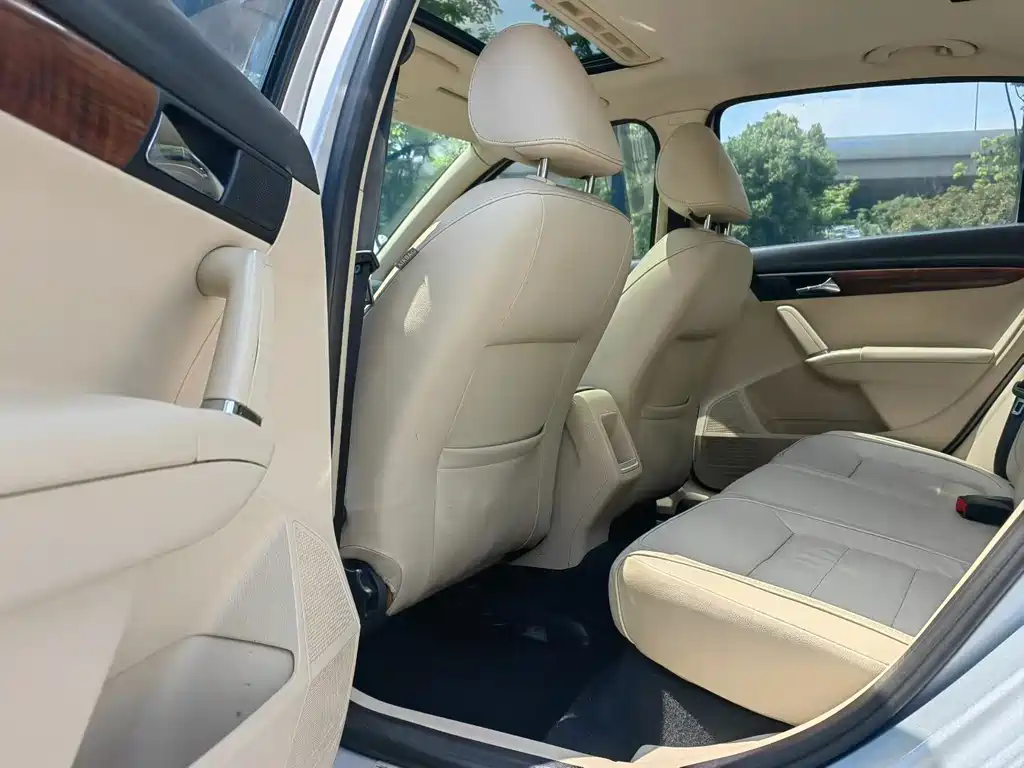 Volkswagen Lavida 2013