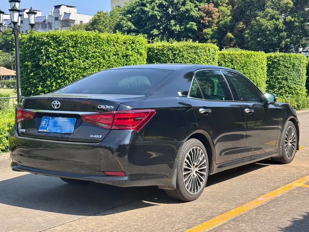 Toyota Crown 2015 — фото 4