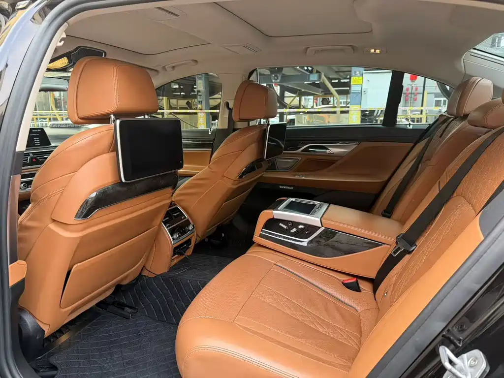 BMW 7 Series 2018 — фото 5