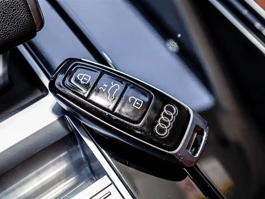 Audi Q7 2023 — фото 21
