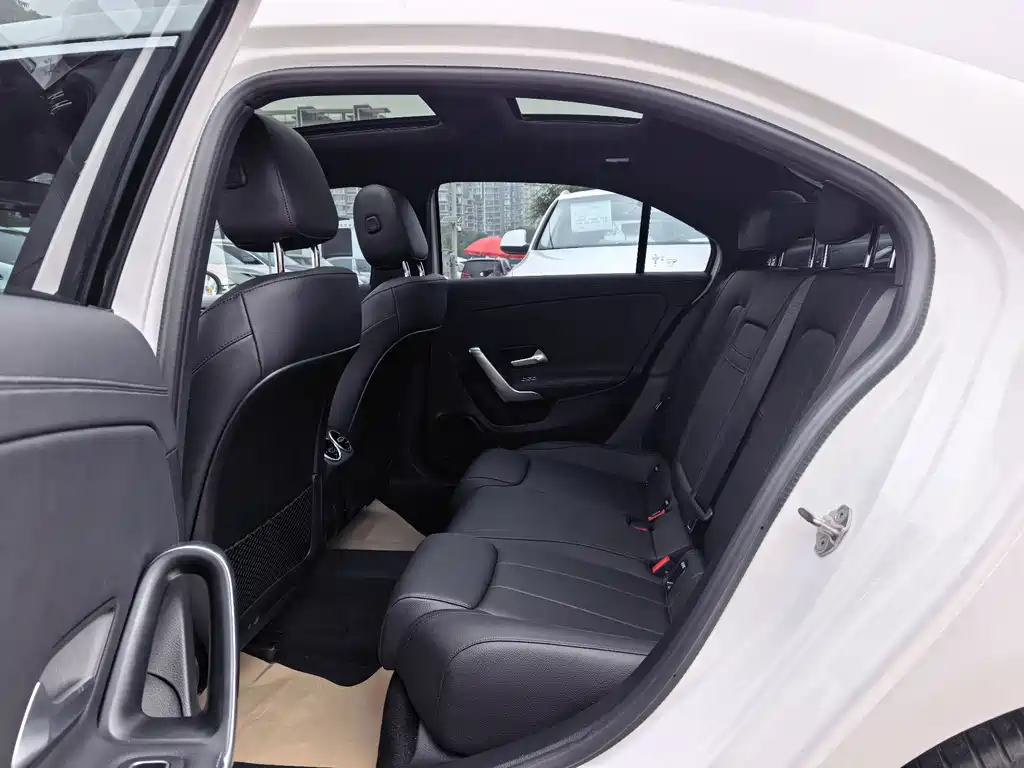 Mercedes-Benz A-Class 2023 — фото 11