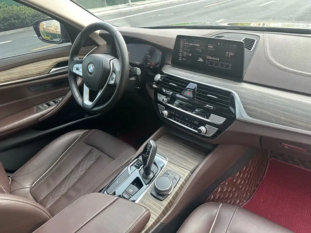 BMW 5 Series 2020 — фото 18