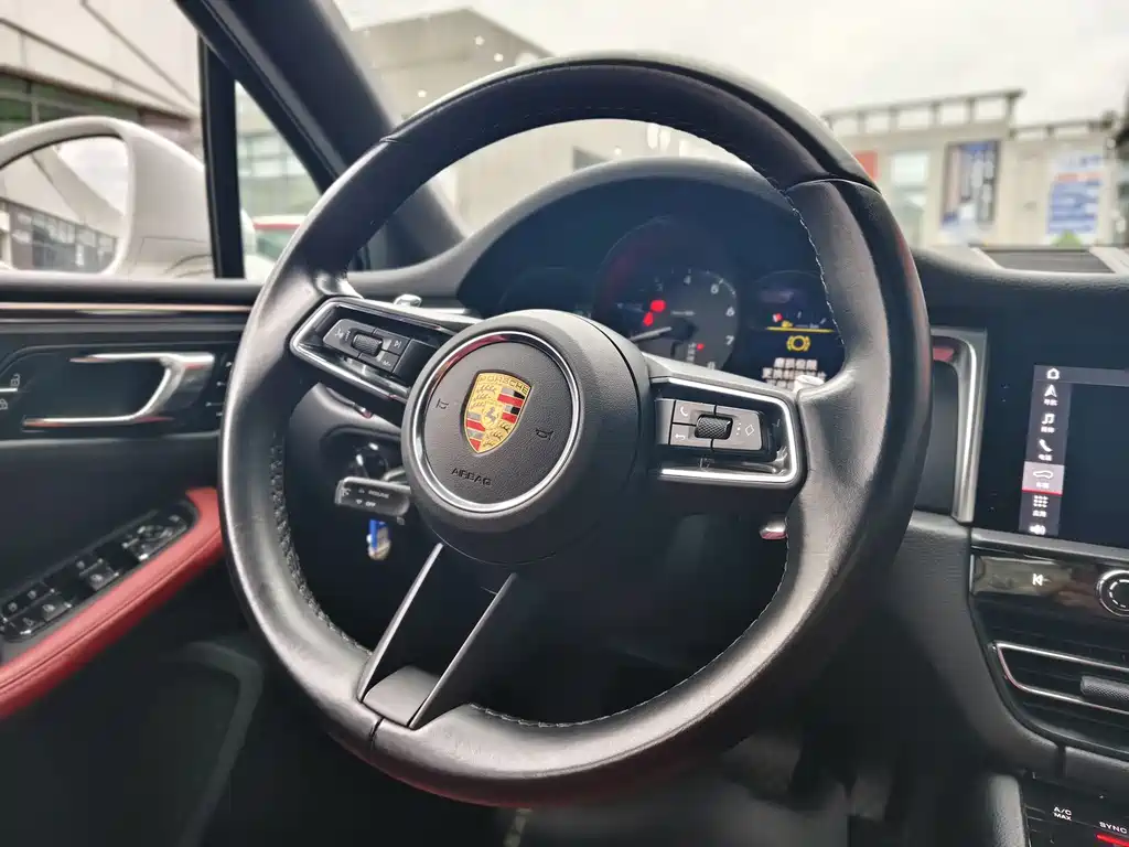 Porsche Macan 2023 — фото 13