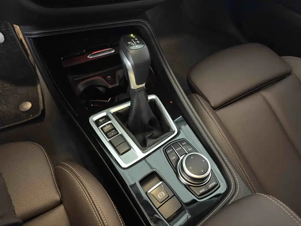 BMW 1 Series 2019 — фото 16