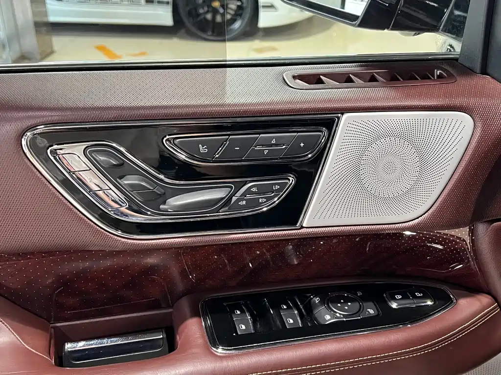 Lincoln Navigator 2021 — фото 18