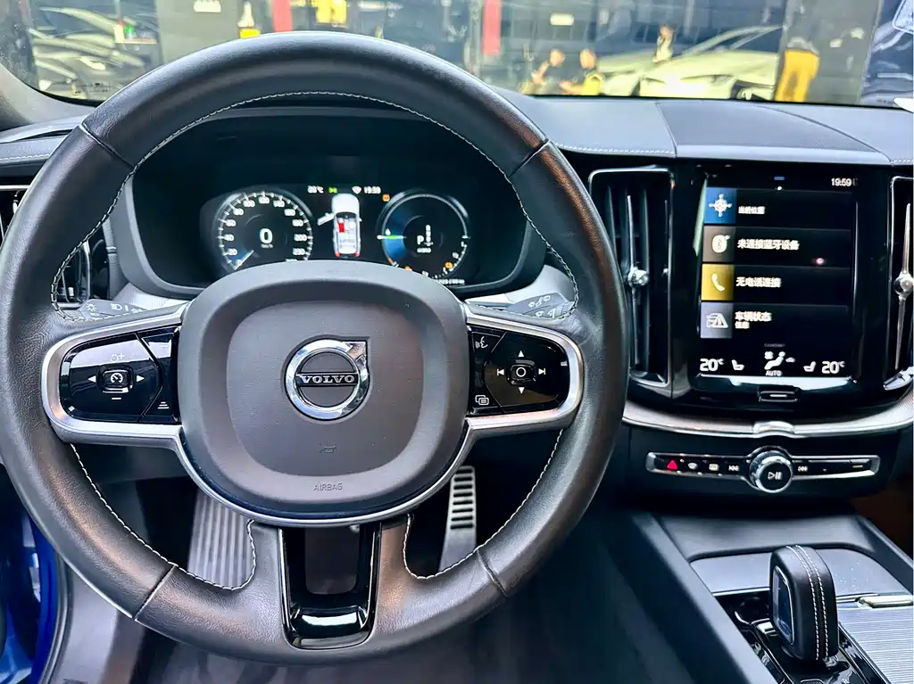 Volvo XC60 PHEV 2020 — фото 12