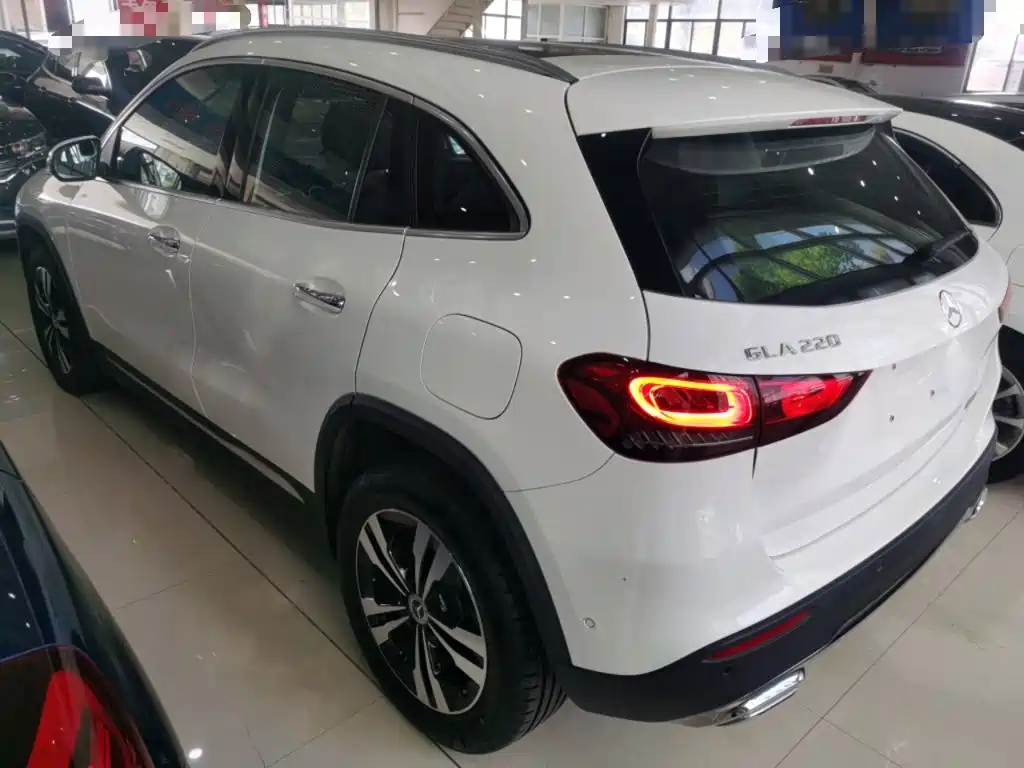 Mercedes-Benz GLA 2023