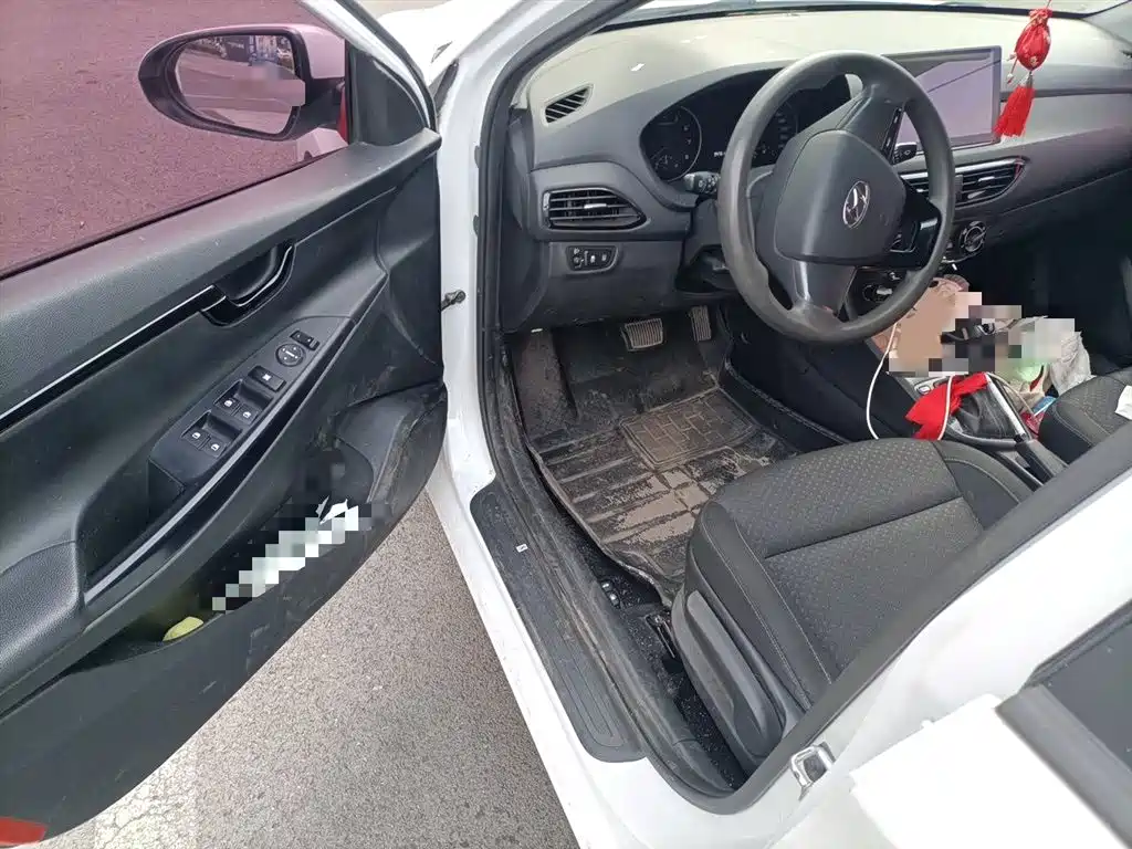 Hyundai Elantra 2018 — фото 14