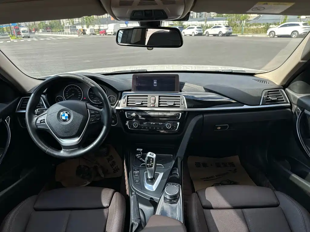 BMW 3 Series 2019 — фото 12