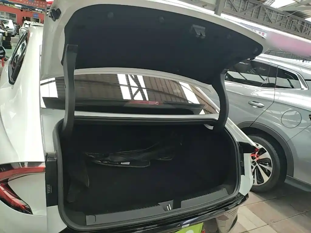 Wuling Starlight 2025 — фото 19