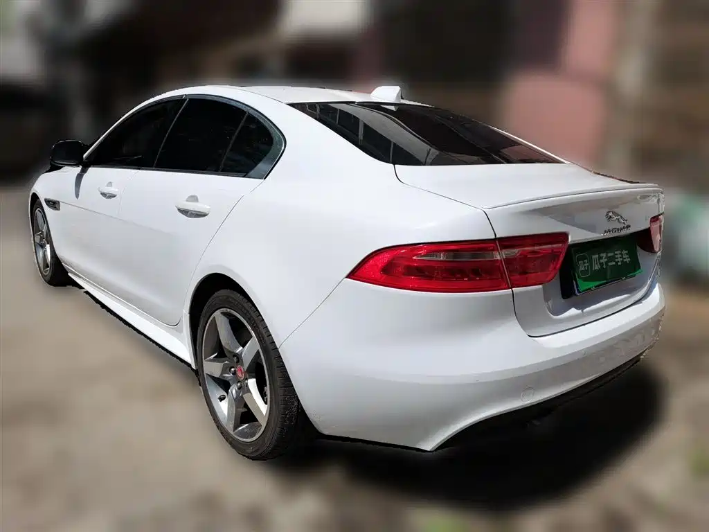 Jaguar XE 2017 — фото 4