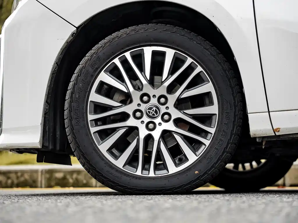 Toyota Alphard 2015