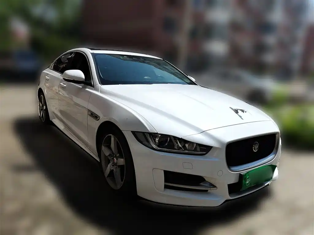Jaguar XE 2017 — фото 3
