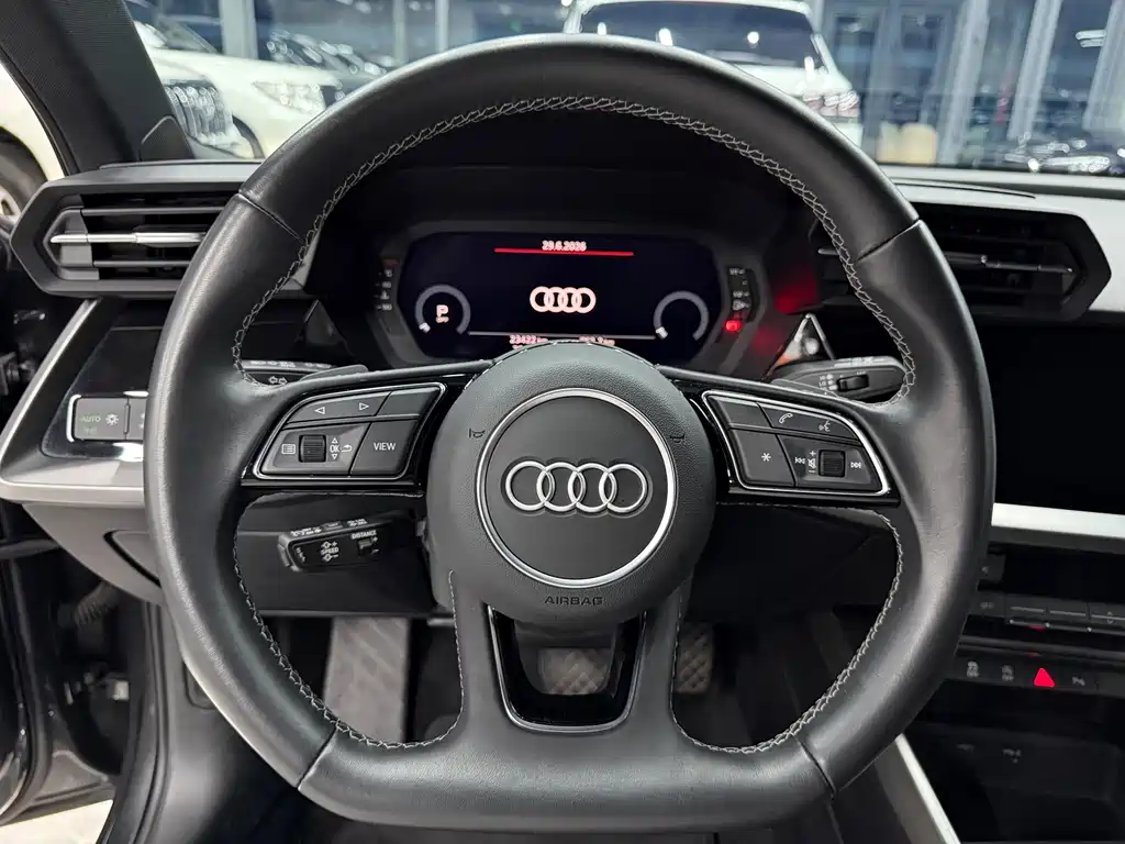 Audi A3 2023 — фото 11