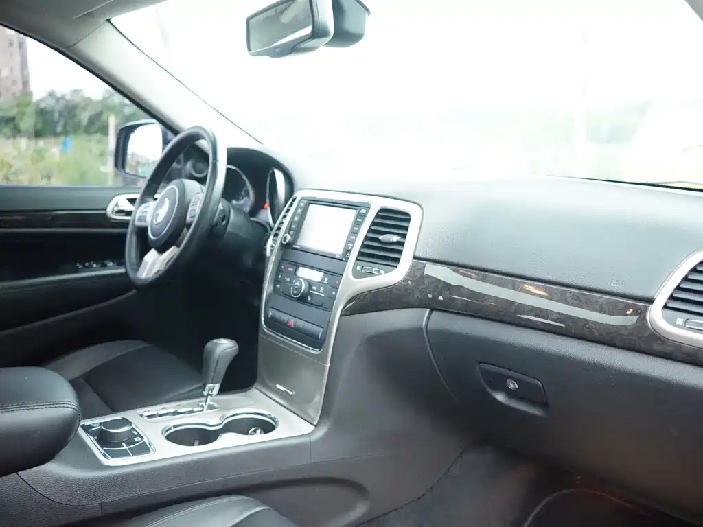 Jeep Grand Cherokee 2013 — фото 14