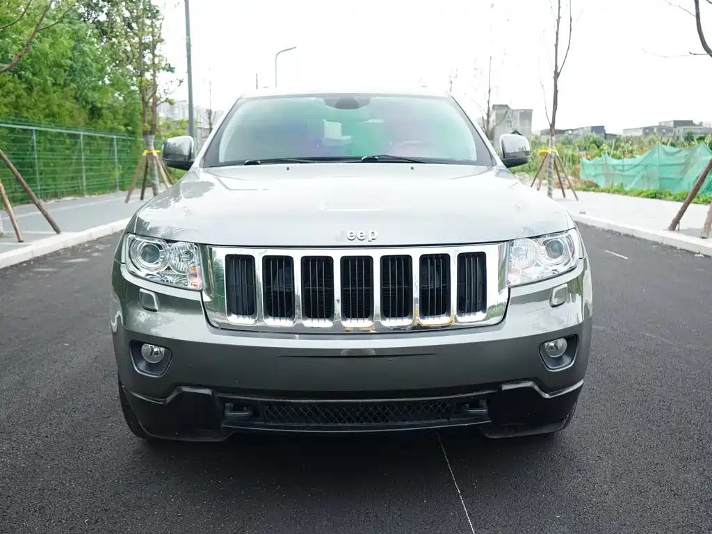 Jeep Grand Cherokee 2013 — фото 2
