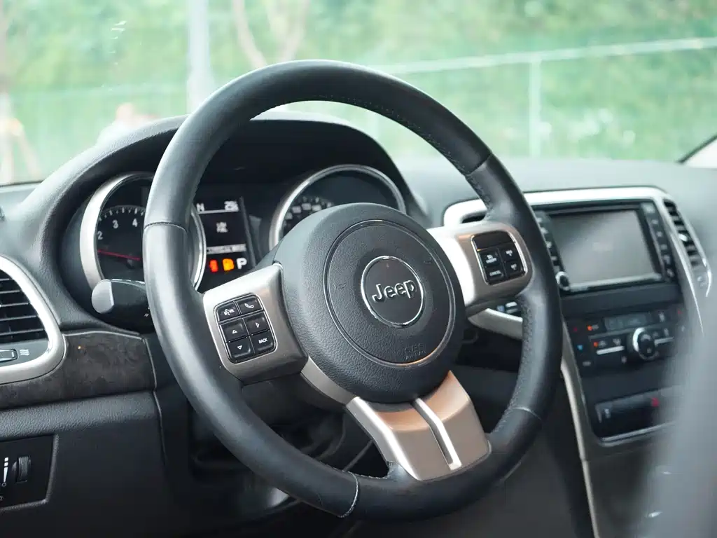 Jeep Grand Cherokee 2013 — фото 8