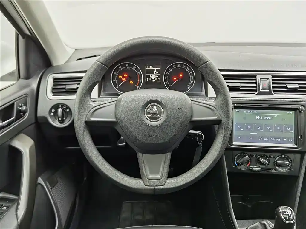 Skoda Rapid Spaceback 2016 — фото 11