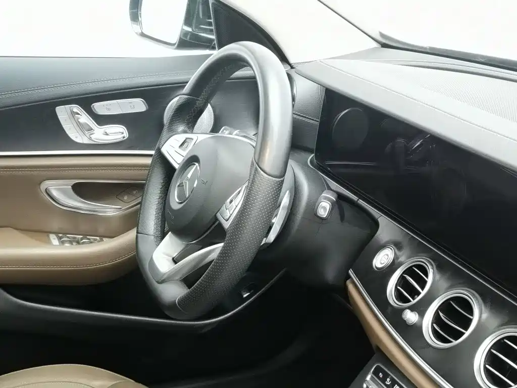 Mercedes-Benz E-Class 2018 — фото 22