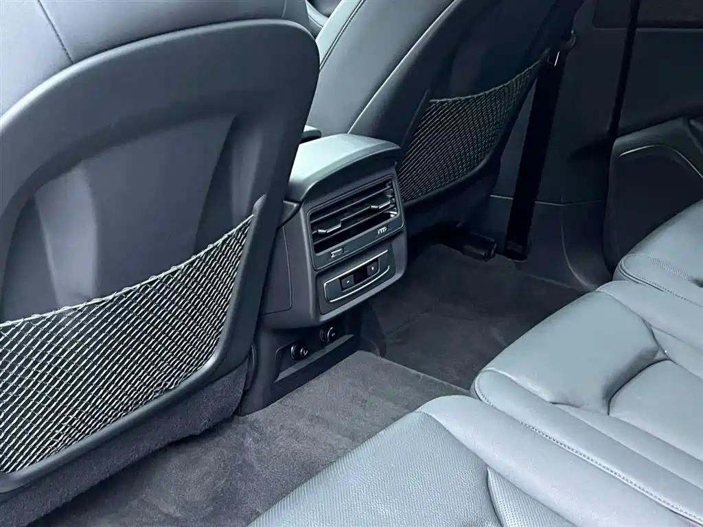 Audi Q7 2023 — фото 23