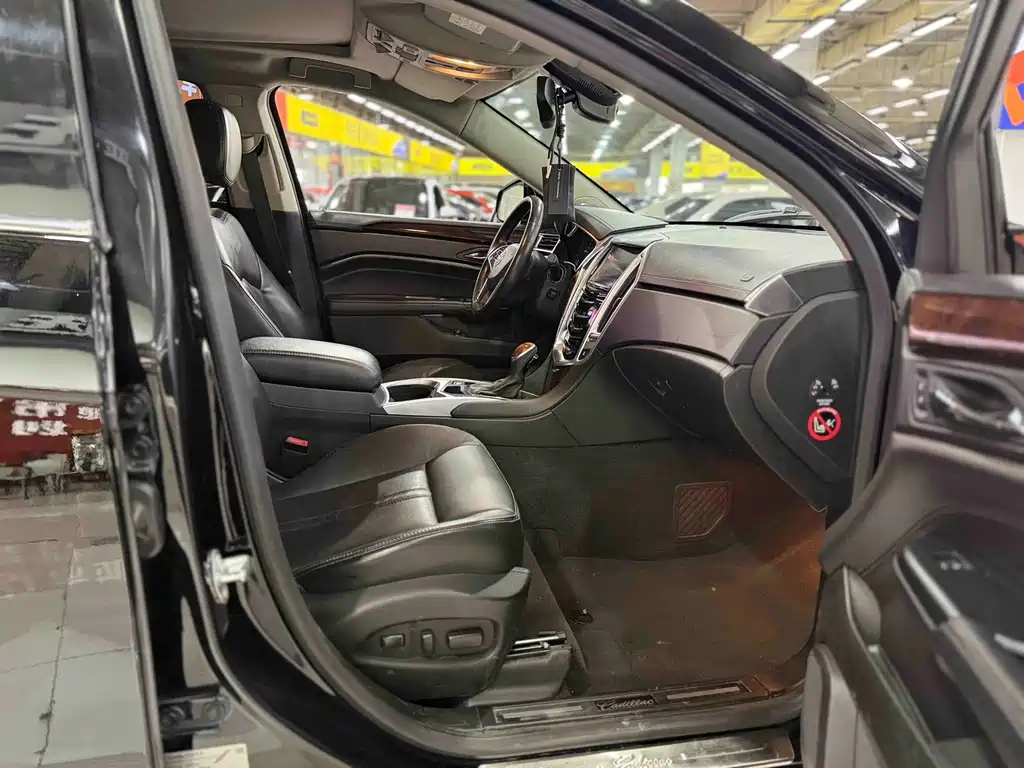Cadillac SRX 2016 — фото 15