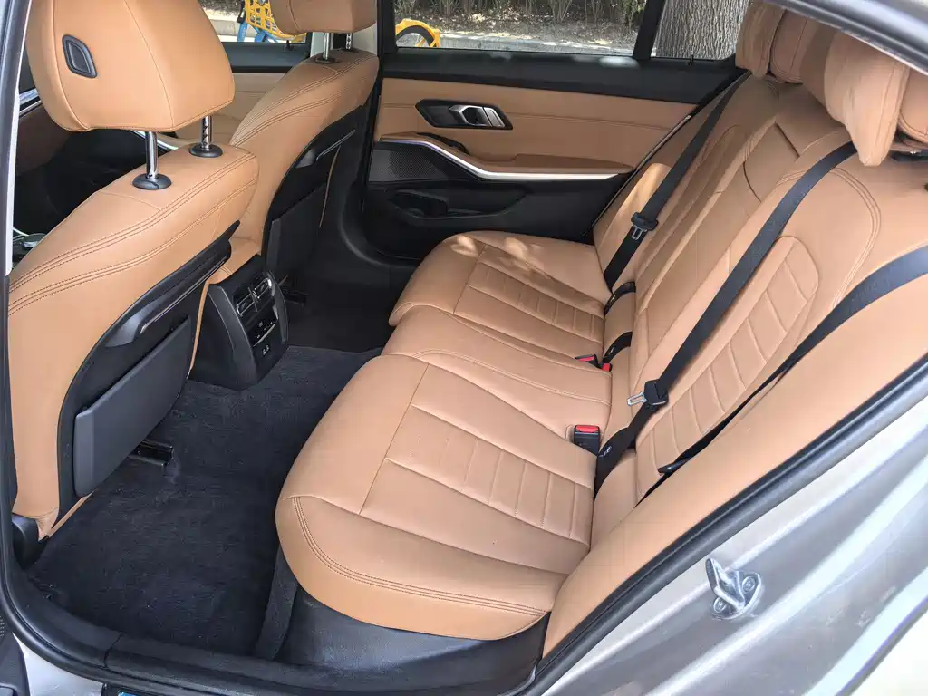 BMW 3 Series 2019 — фото 15