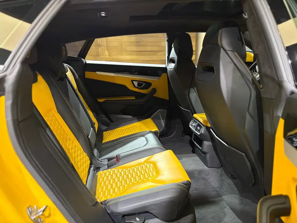 Lamborghini Urus 2019 — фото 15