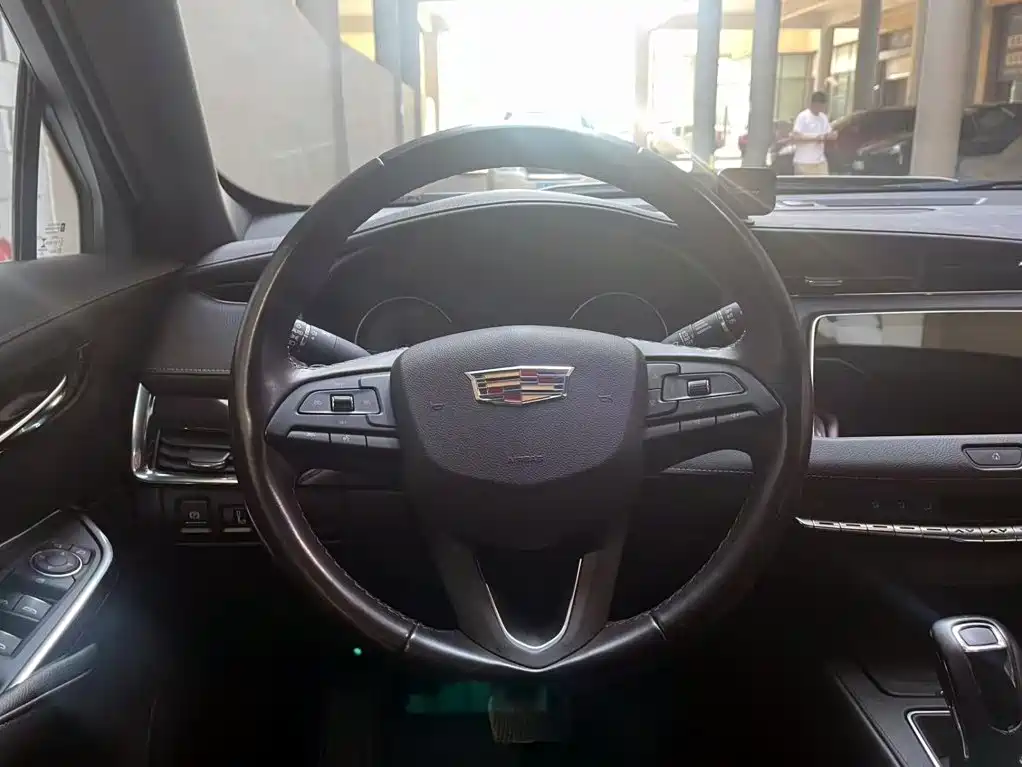 Cadillac XT4 2019 — фото 13