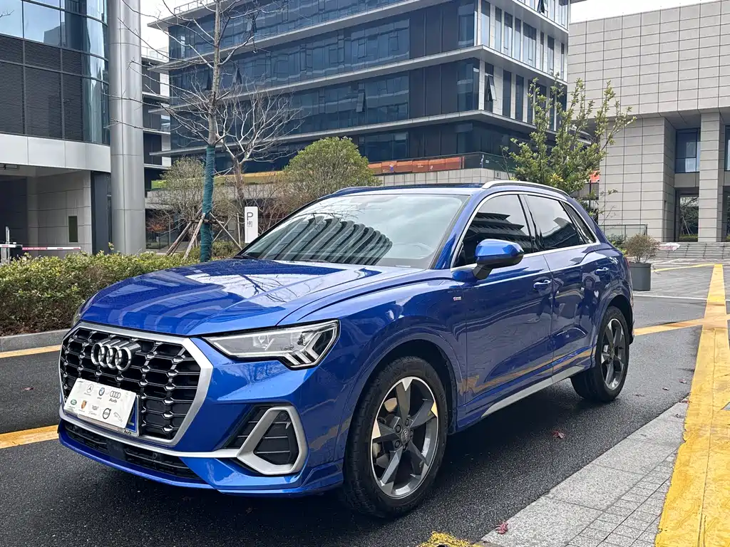 Audi Q3 2020 — фото 1