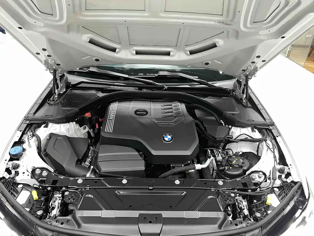 BMW 3 Series 2023 — фото 17