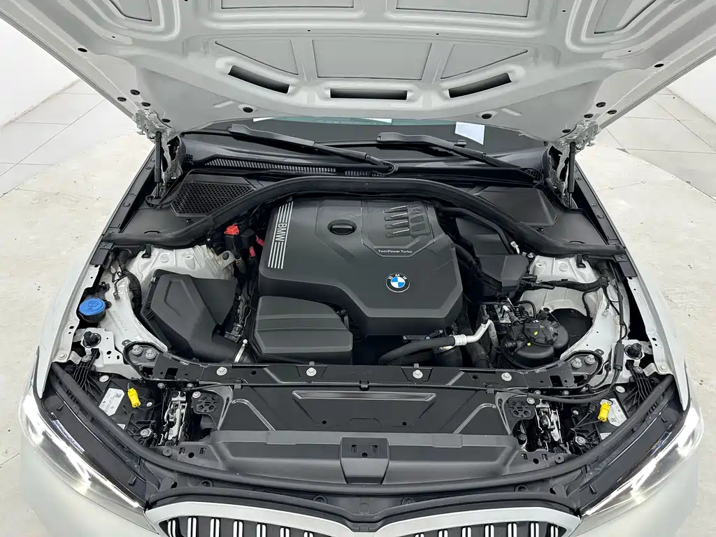 BMW 3 Series 2023 — фото 17