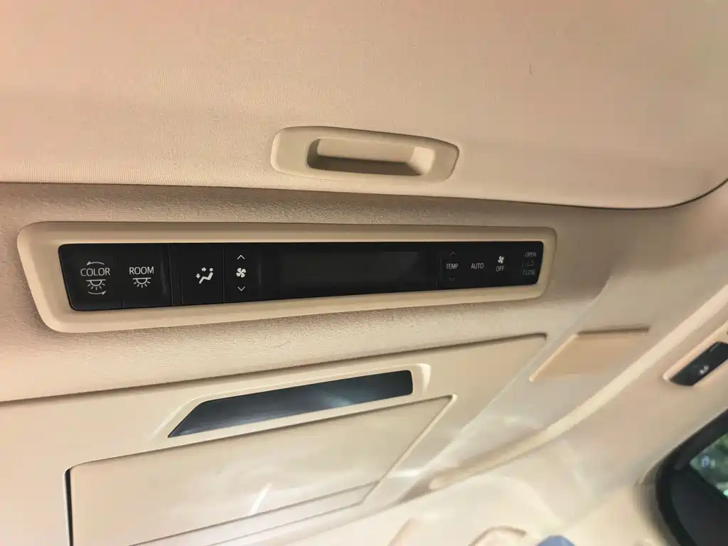 Toyota Vellfire 2021 — фото 15