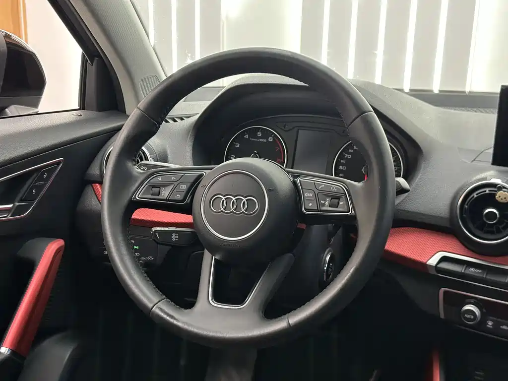Audi Q2L 2020 — фото 14
