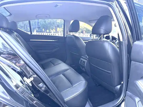Nissan Teana 2022