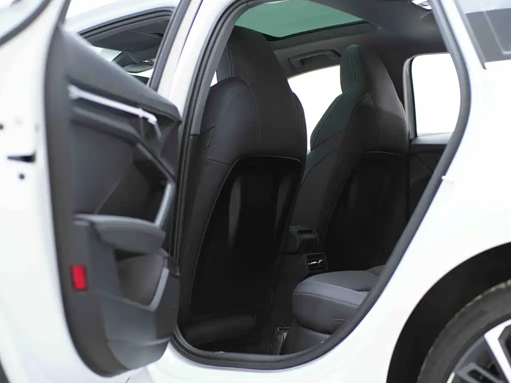 Audi A3 2023 — фото 17