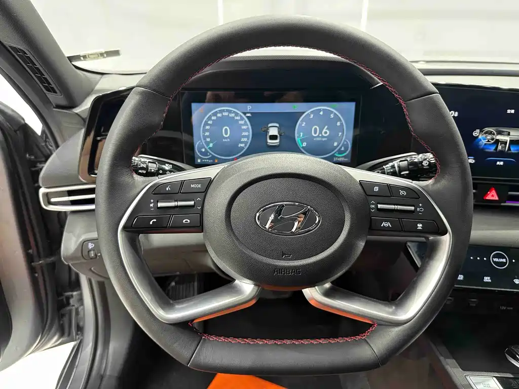 Hyundai Elantra 2023 — фото 11