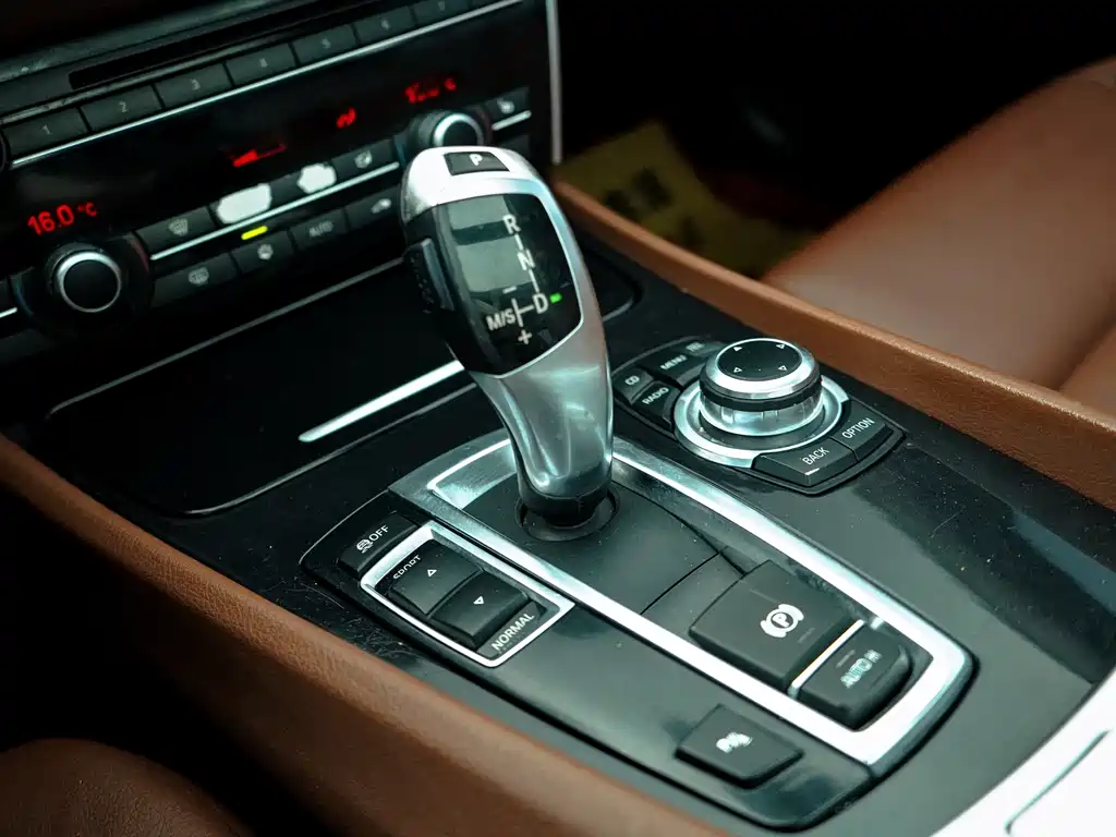 BMW 5 Series GT 2012 — фото 24
