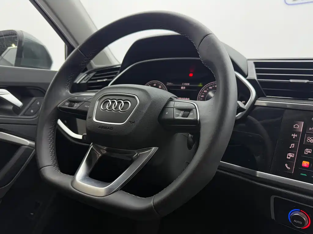 Audi Q3 2023 — фото 13
