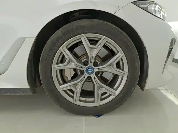 BMW i3 2024