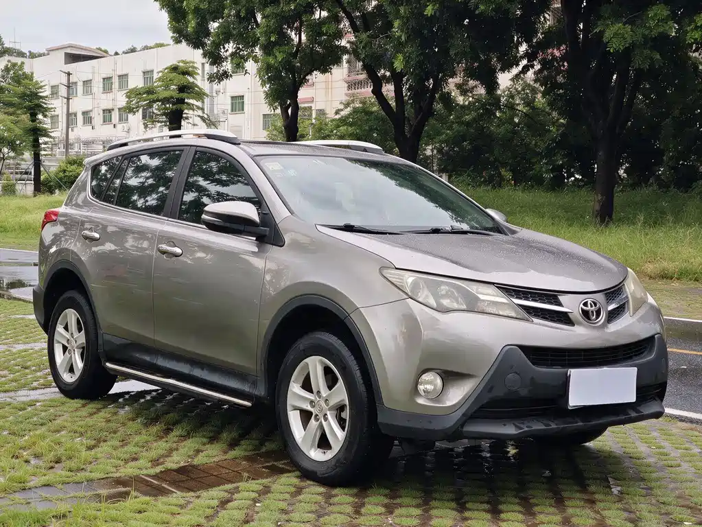 Toyota RAV4 2013 — фото 6