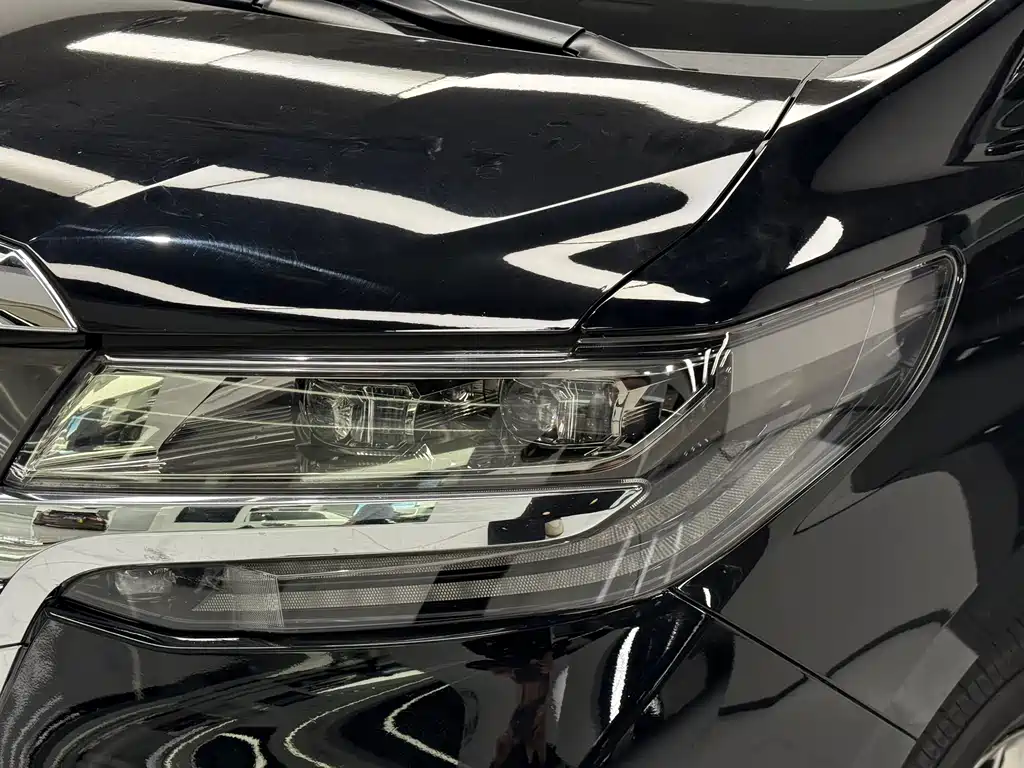 Toyota Alphard 2023 — фото 3