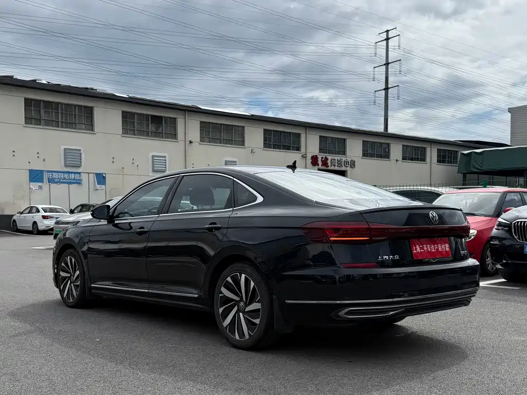 Volkswagen Passat 2022 — фото 17