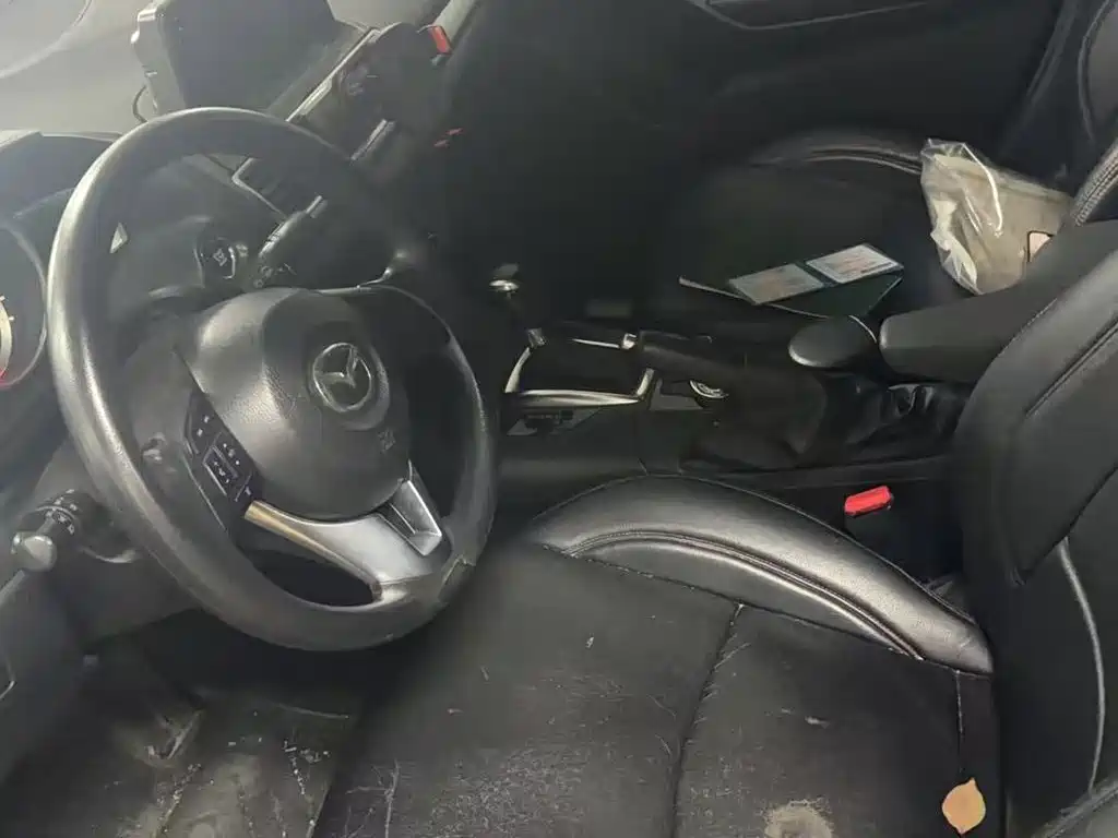 Mazda 3 Axela 2015