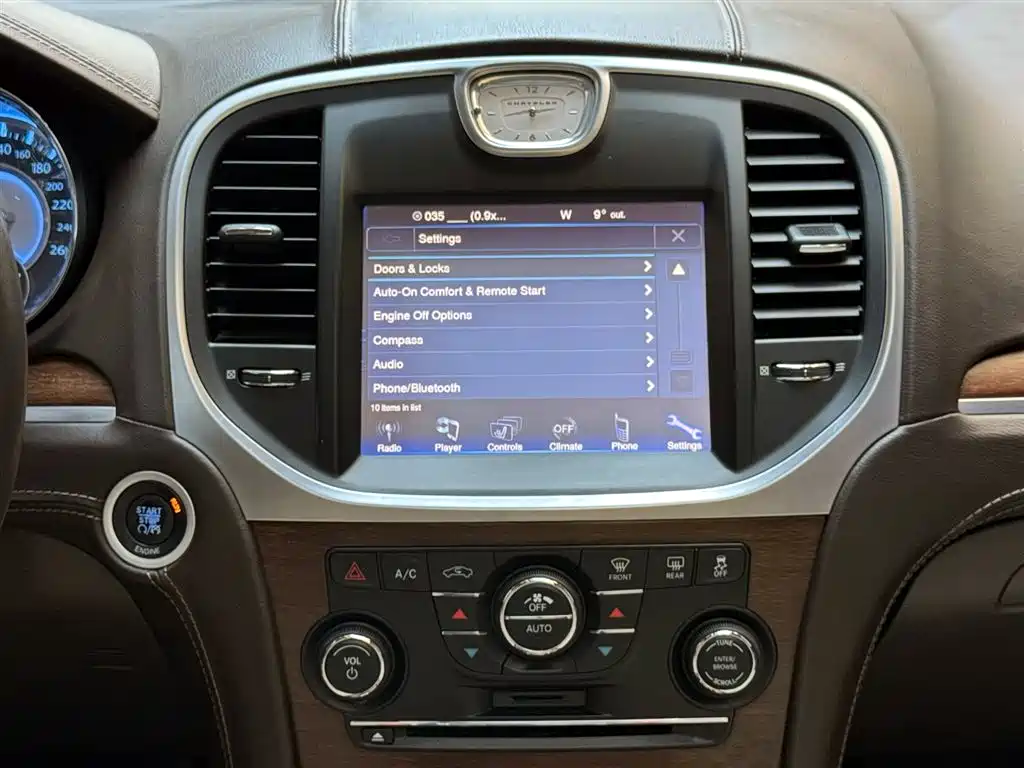 Chrysler 300C 2013 — фото 14