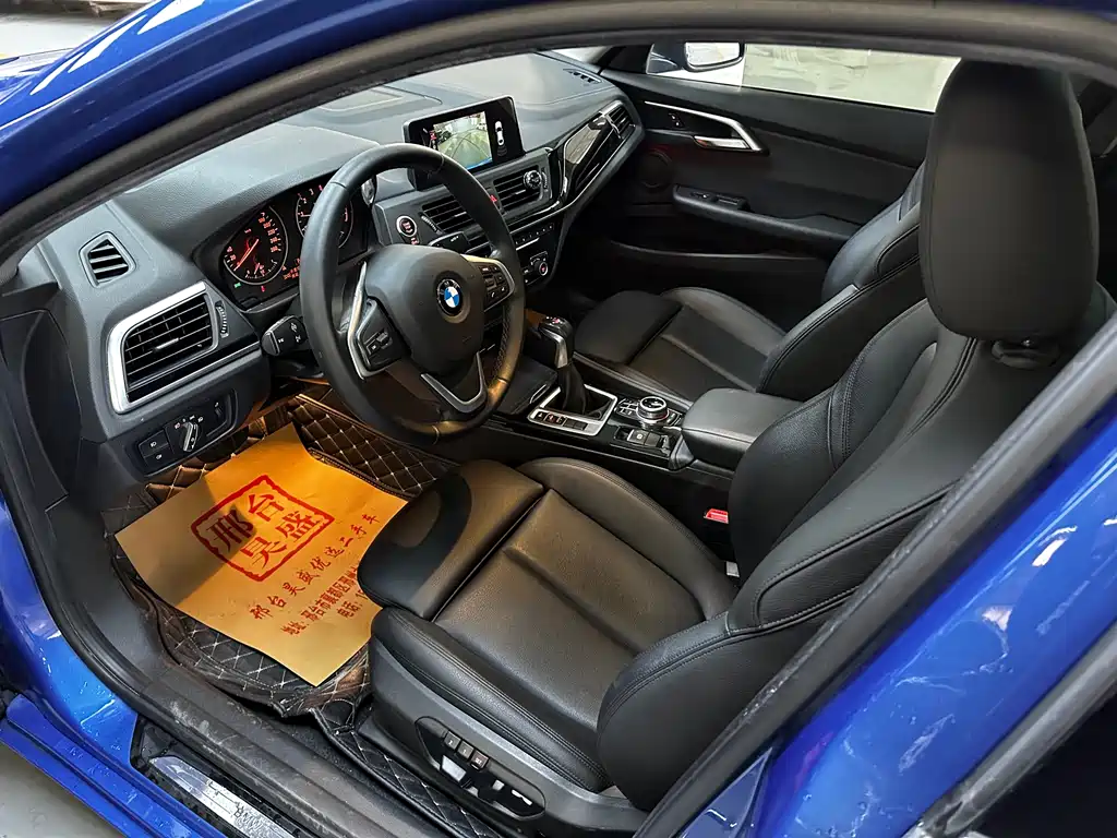BMW 1 Series 2017 — фото 10